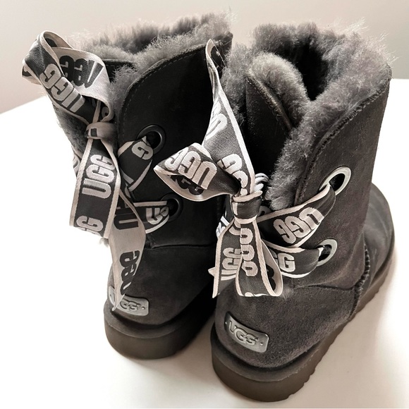 SALE! UGGS Customizable Bailey Bow Boots 1098075 Size 8 - Picture 3 of 9